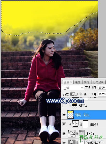 Photoshop给古建筑边自拍的红色运动装青春少女写真图片调出霞光