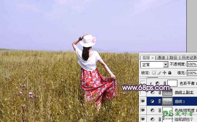 PS调色教程：给清爽的花裙子韩系美少妇外景写真图片调出淡冷色秋