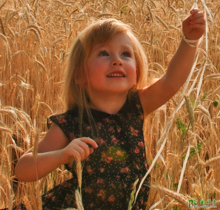 Photoshop给金秋时节麦田中拍摄的可爱儿童写真照调出漂亮的暖黄