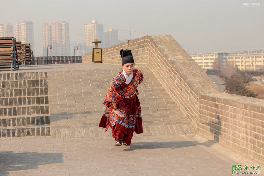 PS人物剧照调色教程：学习给明朝锦衣卫人物剧照调出温馨的暖黄色