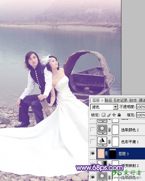 photoshop给水边小船上的情侣婚片调出纯美的蓝紫色