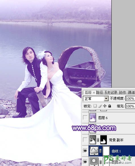 photoshop给水边小船上的情侣婚片调出纯美的蓝紫色