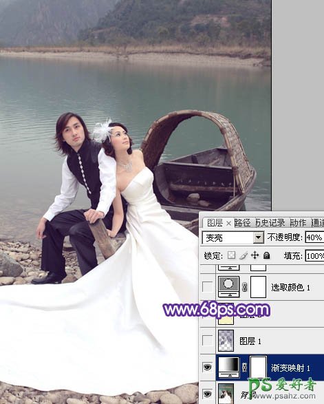 photoshop给水边小船上的情侣婚片调出纯美的蓝紫色