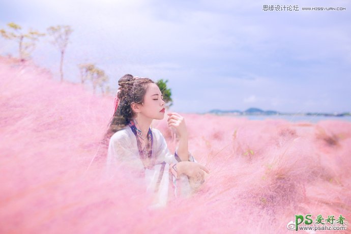 PS美女调色教程：给草丛中拍摄的古装美女艺术照调出粉色梦幻意境