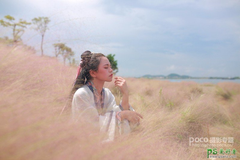 PS古装美女调色：给荒草中的古装美女写真照调出粉色梦幻之境色彩