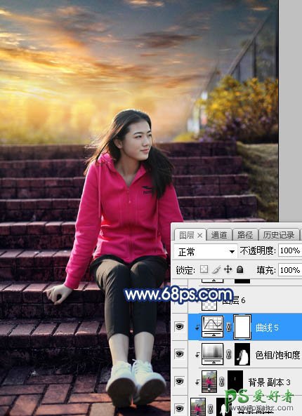 Photoshop给古建筑边自拍的红色运动装青春少女写真图片调出霞光