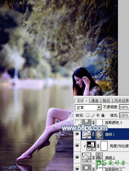 Photoshop给外景自拍的长腿美足少女生活照调出柔和的古典青蓝色