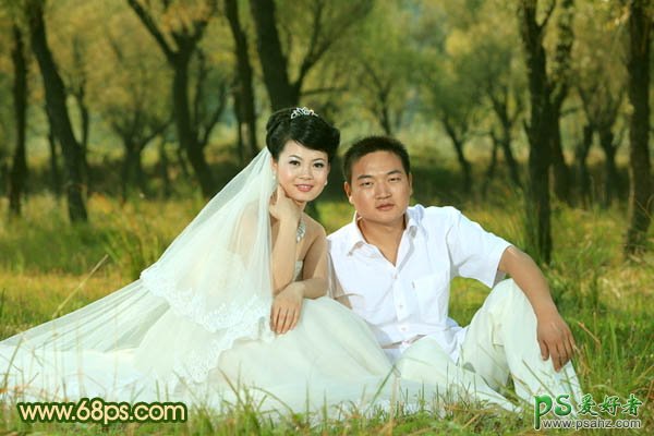 PS调色教程：给森林里的情侣婚片调出温馨的暖色调