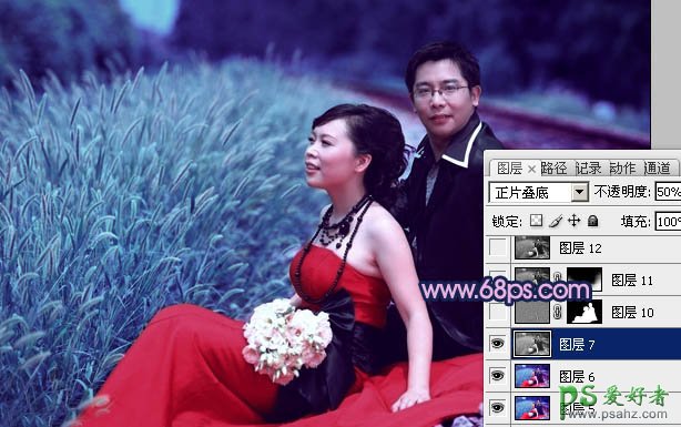 PS调色教程：给铁轨上的情侣婚纱照调出重口味暗蓝色