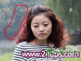 利用Photoshop通道快速抠出少女精细的发丝并更换出任何背景图