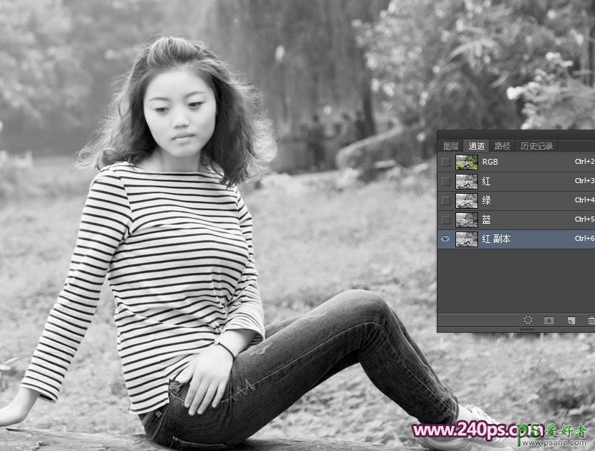 利用Photoshop通道快速抠出少女精细的发丝并更换出任何背景图