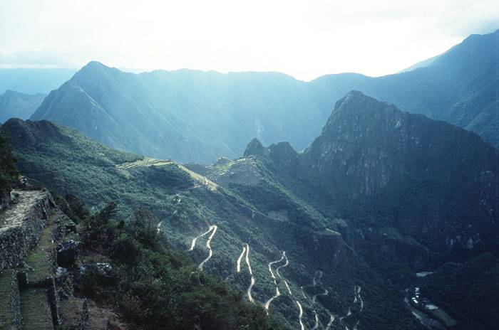 PS合成阳光下的高山宝塔风景照片