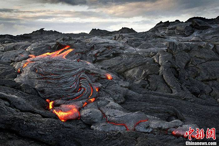 合成火山泥护肤品广告海报的PS教程