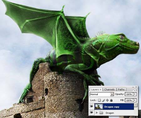 PS怎样合成趴在城堡上的绿色翼龙图片