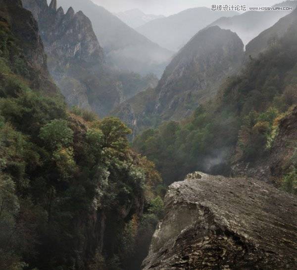 PS合成站在山崖远望城堡的骑士场景照片