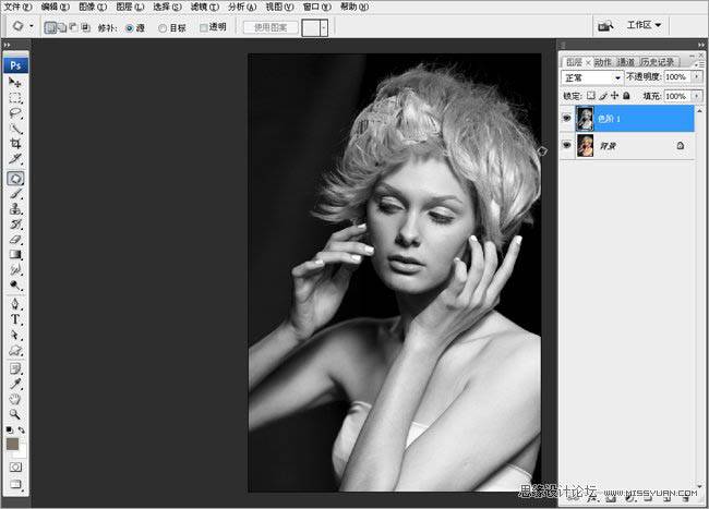PS软件打造黑白性感美女头像图片